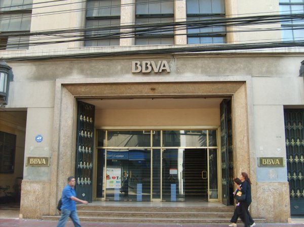 В Испании сотрудница банка похитила у россиянина $1,5 млн