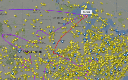 Boeing 787-8 Dreamliner нарисовал сам себя в небе над Америкой
