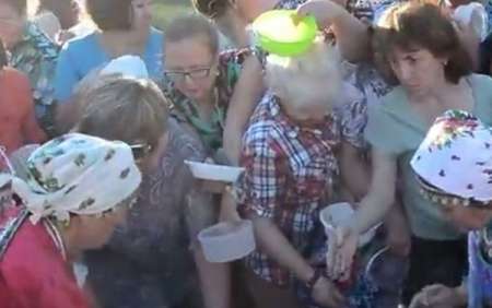 В Ижевске во время праздника «Выль» 2 августа пенсионеры устроили давку из-за бесплатной каши. ФОТО, ВИДЕО