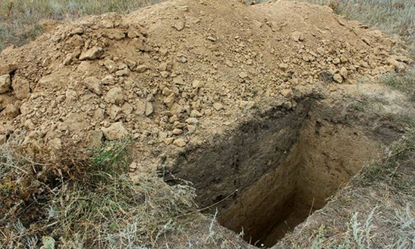 В Иркутской области могильщик заснул и умер в чужой могиле