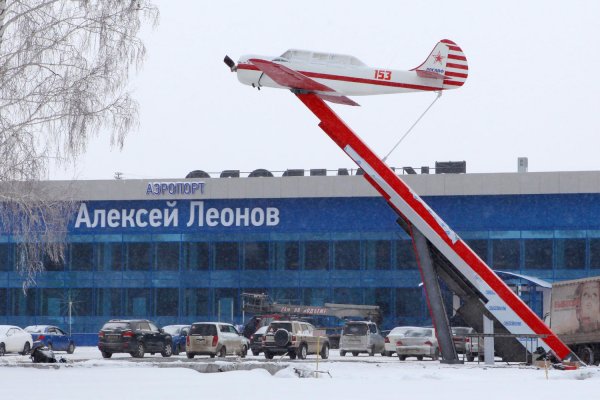 В Кемерово из самолета высадили пьяного пассажира