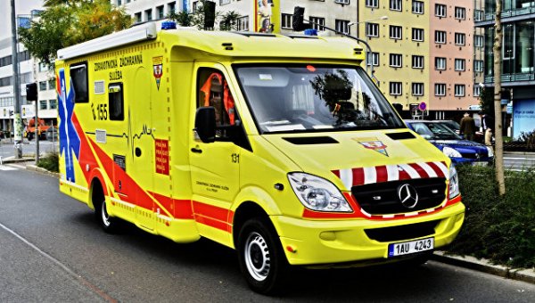В Праге в результате неудачного приземления парашютиста травмы получили женщина и ребенок