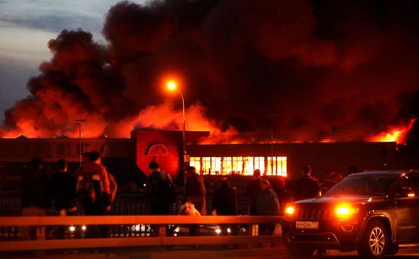 Ночью в Ростове горел вещевой рынок, торговые площади уничтожены