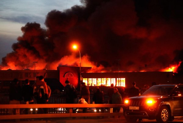 МЧС сообщило, что пожар в ТЦ «Синдика» полностью  ликвидирован