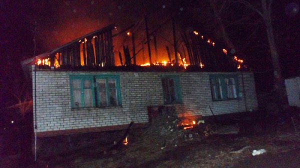 В Переволоцке сгорел жилой дом