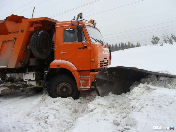 На Урале 12-летняя девочка погибла под колесами снегоуборочной машины