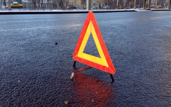 В Ростове произошла авария с участием микроавтобуса, легковушки и ребенка