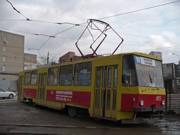 В Ростове в аварию попали трамвай и автобус