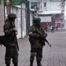 Центр Луганска перекрыли неизвестные вооруженные люди. ВИДЕО