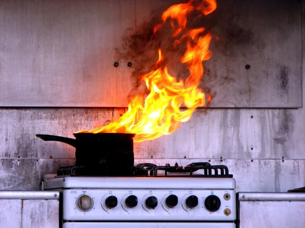В Дорогобуже произошло «кулинарное» возгорание в жилом доме