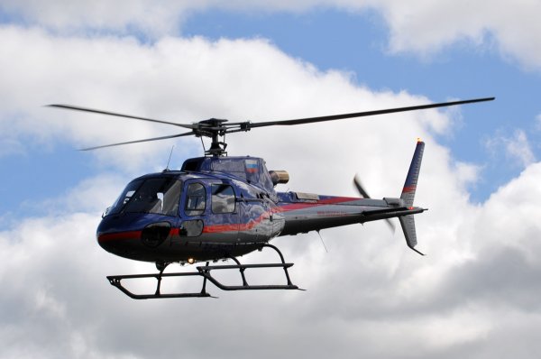 Поиски вертолёта упавшего в Иркутской области остановили до завтрашнего дня