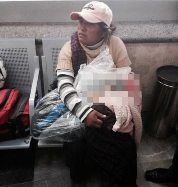 В Мексике мать вынуждена была везти в автобусе мертвого младенца