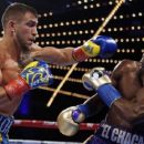 Украинский боксер Василий Ломаченко защитил титул чемпиона по версии WBO. ВИДЕО