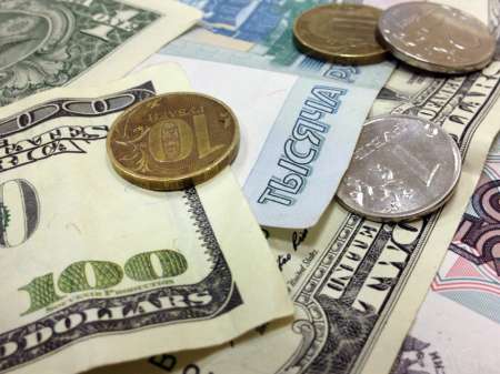 Доллар обрушился ниже 57 рублей 4 января