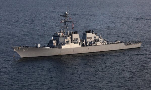 В Каспийском море военный корабль Ирана потерпел крушение