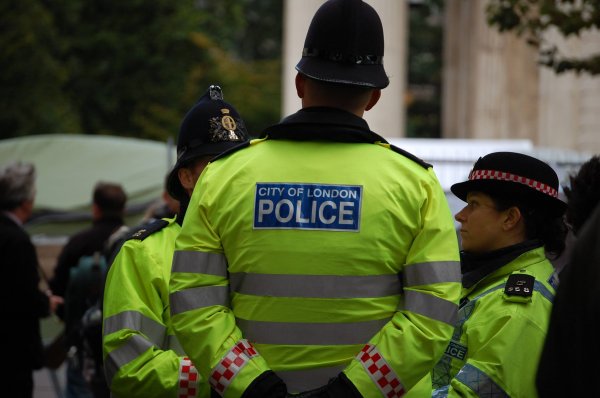 В Великобритании женщину задержали по подозрению в подготовке терактов