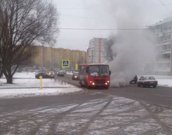 В Ярославле на фото попал дымящийся автобус из ада