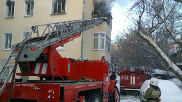 Пьяный погорелец в Екатеринбурге избил разбудившего его пожарного