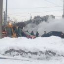 Поработал пожарным: В Санкт-Петербурге экскаваторщик потушил ковшом горящий автомобиль