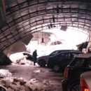 В Балашихе крыша парковки рухнула под весом снега