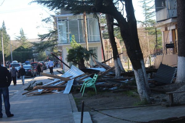Более 30 домов остались без крыш из-за непогоды в Грузии