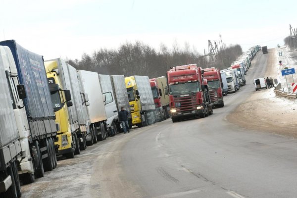 В Воронеже образовалась огромная пробка из-за фур