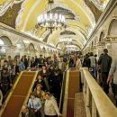 В метро Москвы иностранец спрыгнул на рельсы, чтобы справить малую нужду