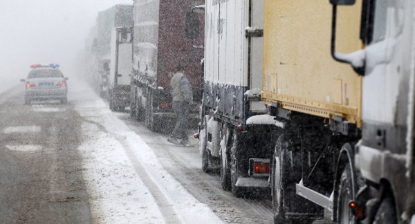 На Украине 19 населенных пунктов обесточено из-за обильного снегопада