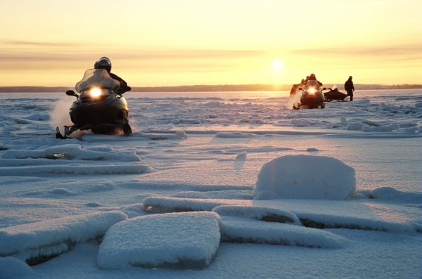 В Финском заливе были спасены жертвы провала под лёд на снегоходах