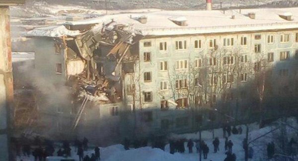 В Мурманске при взрыве газа рухнул жилой дом