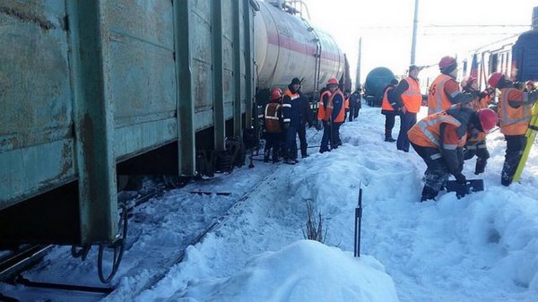 Сошедший с рельс вагон поезда в депо в Самарской области убил двух человек