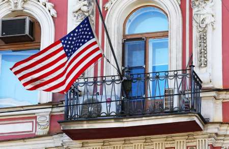 Россия закрывает генконсульство США в Санкт-Петербурге и высылает 60 американских дипломатов