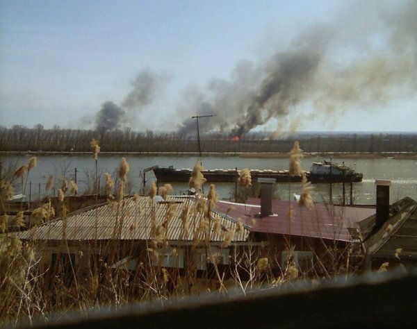 Пожар занялся около жилищного комплекса в Ростове