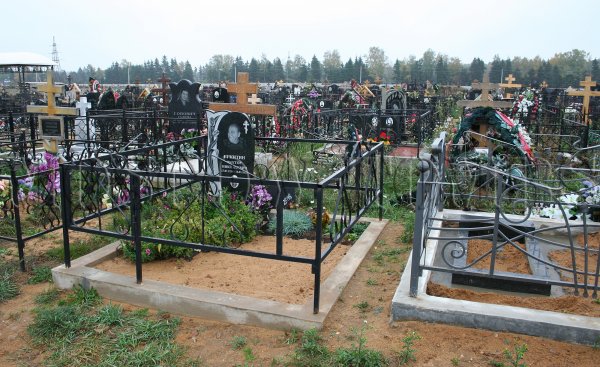В Ростове на Северном кладбище могилы ушли под землю