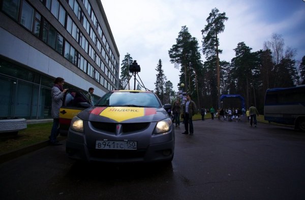 Припекло: Справляющий нужду житель Пскова попал на панорамы «Яндекса»