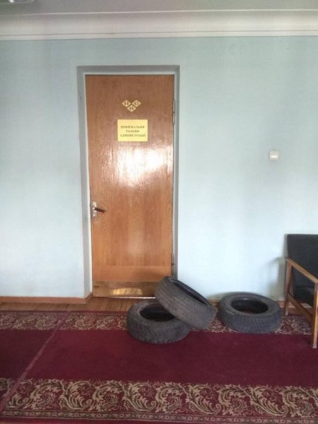 В Харькове бывший депутат городского совета захватил здание районной администрации