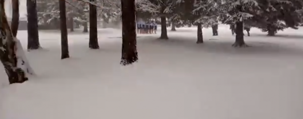 Девушек-кадеток заставили маршировать по снегу в летней обуви