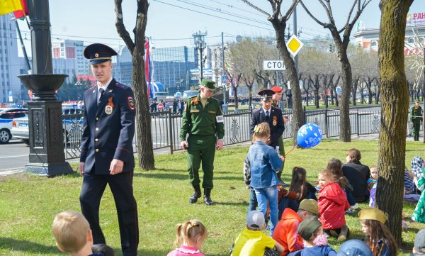 Парад ко Дню Победы в Хабаровске сопровождался ненормативной лексикой