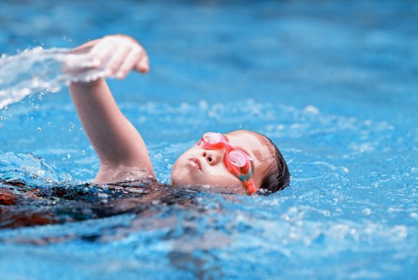 В Петербурге 9-летнего мальчика засосало во всасывающий фильтр бассейна
