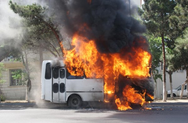 Пассажирский автобус сгорел на Васильевском острове в Петербурге