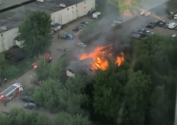 В Ярославле бомжи жарили сосиски и спалили 450 квадратных метров здания