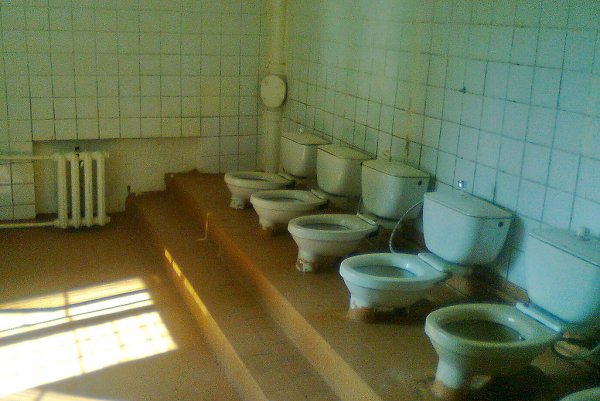 В Коми учитель снимал детей через скрытую камеру в женском туалете