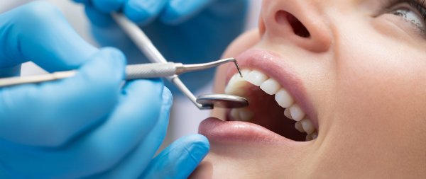 В Петербурге завершилось следствие над стоматологом, удалявшей здоровые зубы