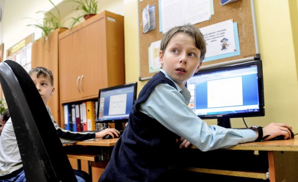 Во Владимирской области школьный кабинет информатики закрыли из-за опасного излучения