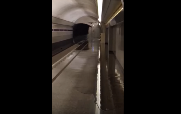 Пассажиры Петербурга рассказали о потопе на станции «Бухарестская»