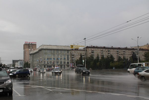 Потоп образовался на улицах Новосибирска из-за сильного ливня