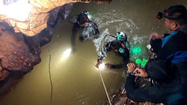 В Таиланде спасли всех застрявших в затопленной пещере Кхао Луанг