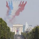В День взятия Бастилии пилотажная группа показала неправильный флаг Франции