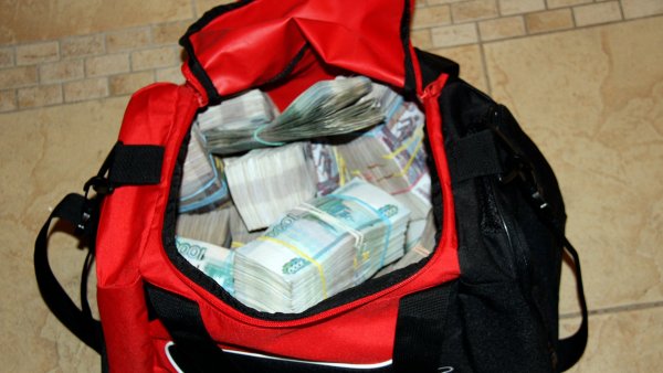 В центре Москвы у мужчины украли сумку с 5 млн рублей