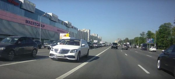 «Безумный Сиф»: Авто с номерами Кобзона гоняет по московским трассам